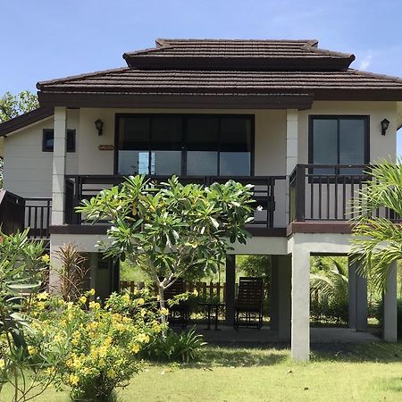 The Hip Resort @ Khao Lak Bang Sak Bagian luar foto