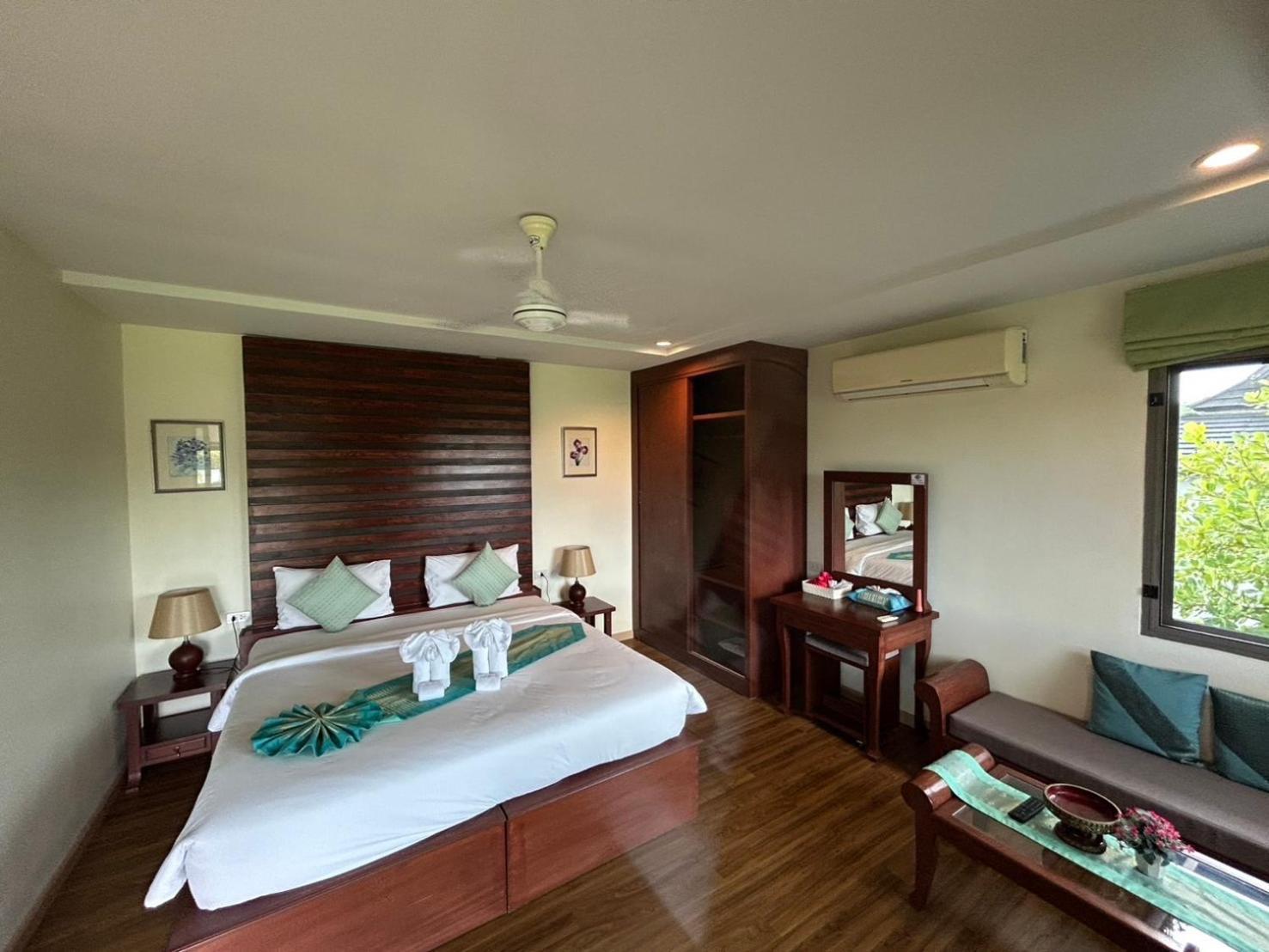 The Hip Resort @ Khao Lak Bang Sak Bagian luar foto