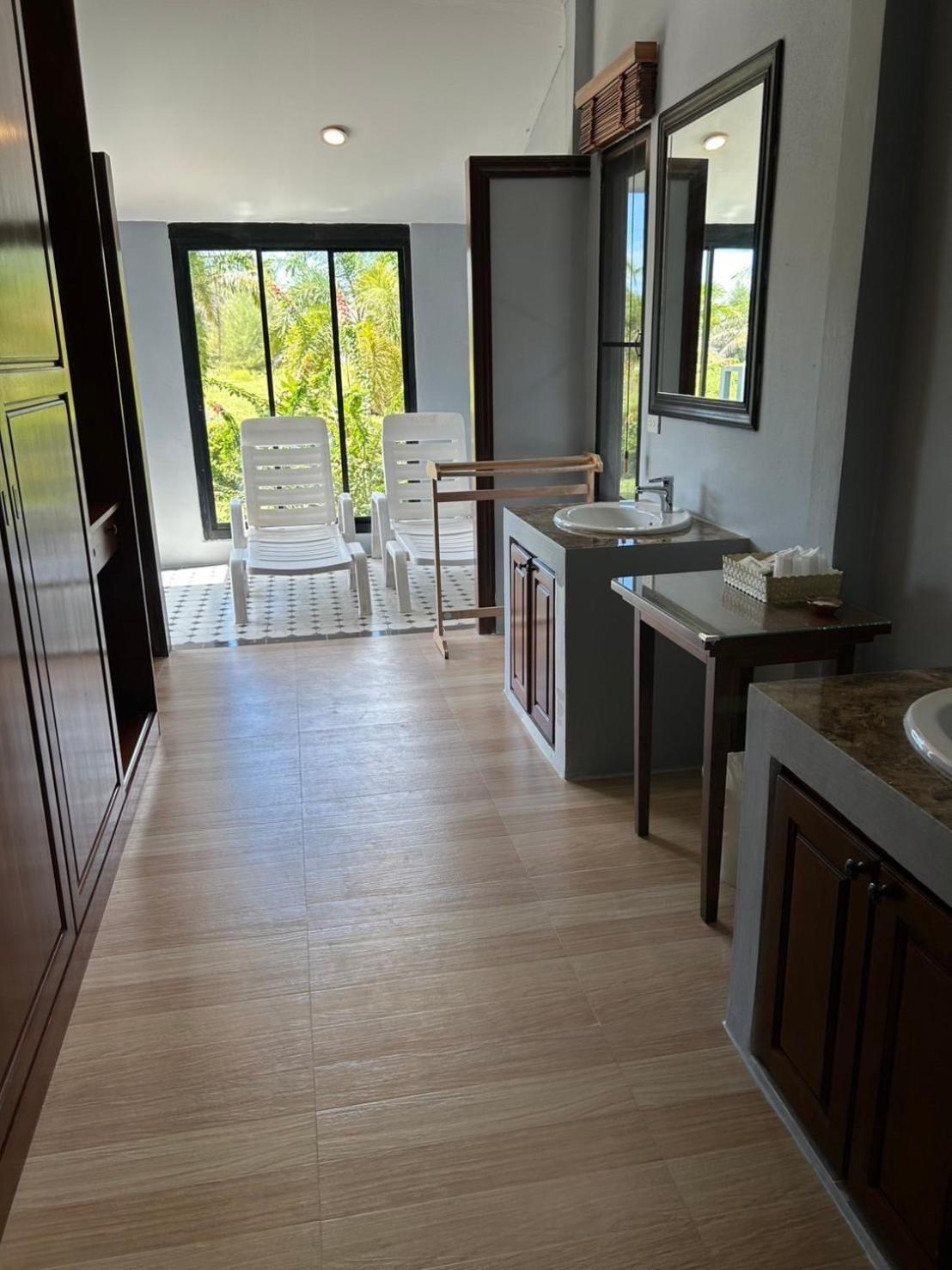 The Hip Resort @ Khao Lak Bang Sak Bagian luar foto