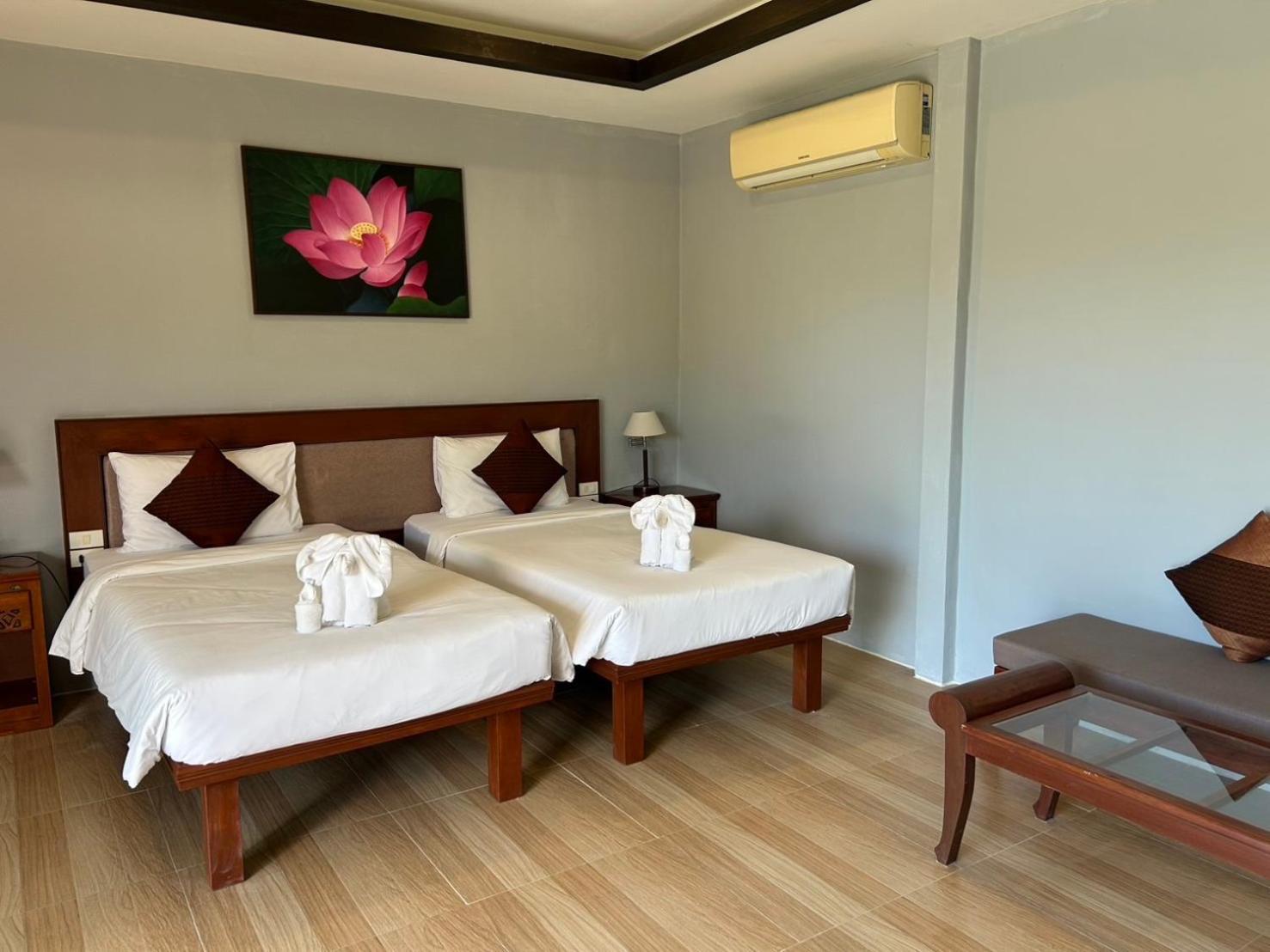 The Hip Resort @ Khao Lak Bang Sak Bagian luar foto