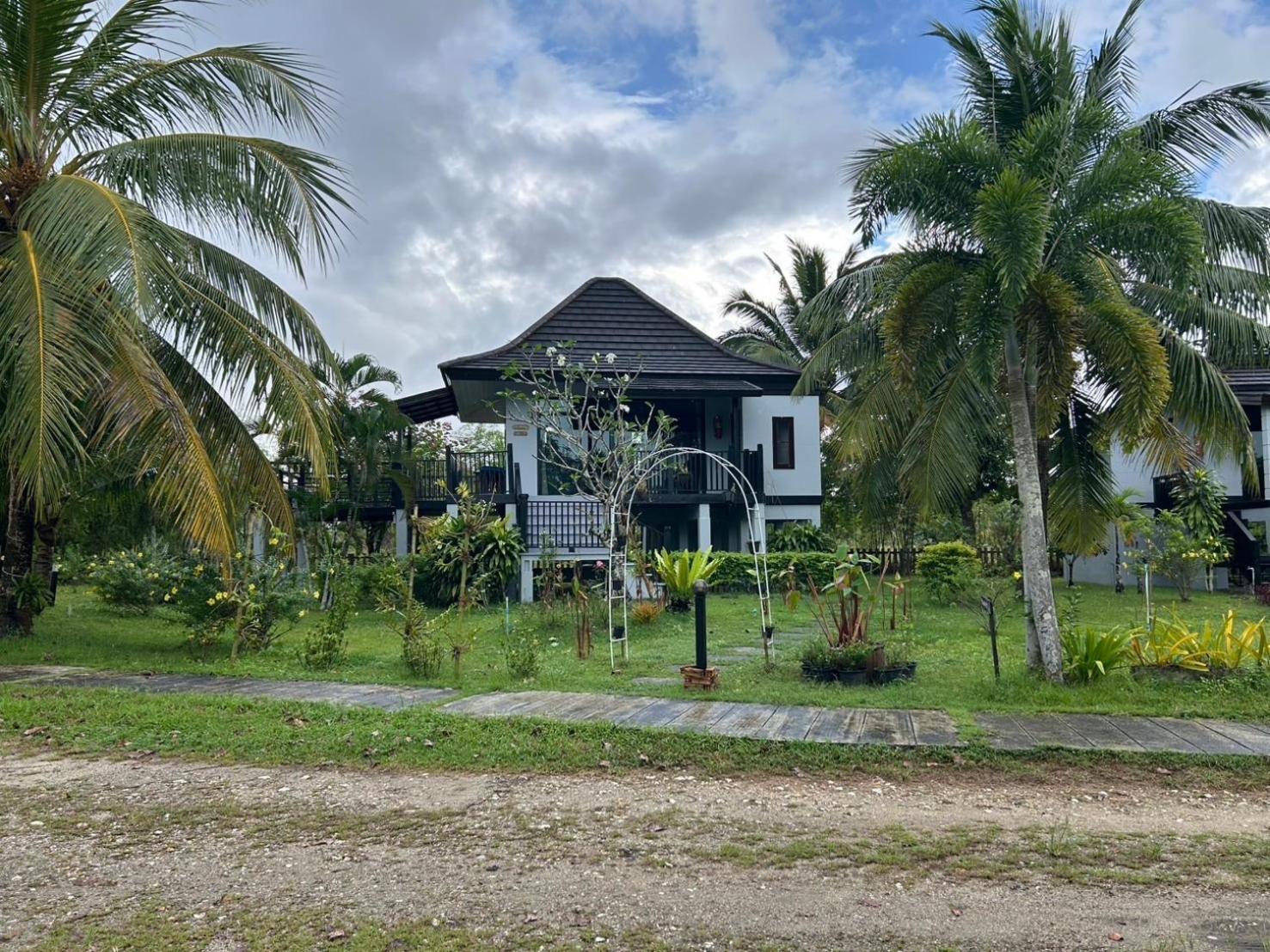 The Hip Resort @ Khao Lak Bang Sak Bagian luar foto