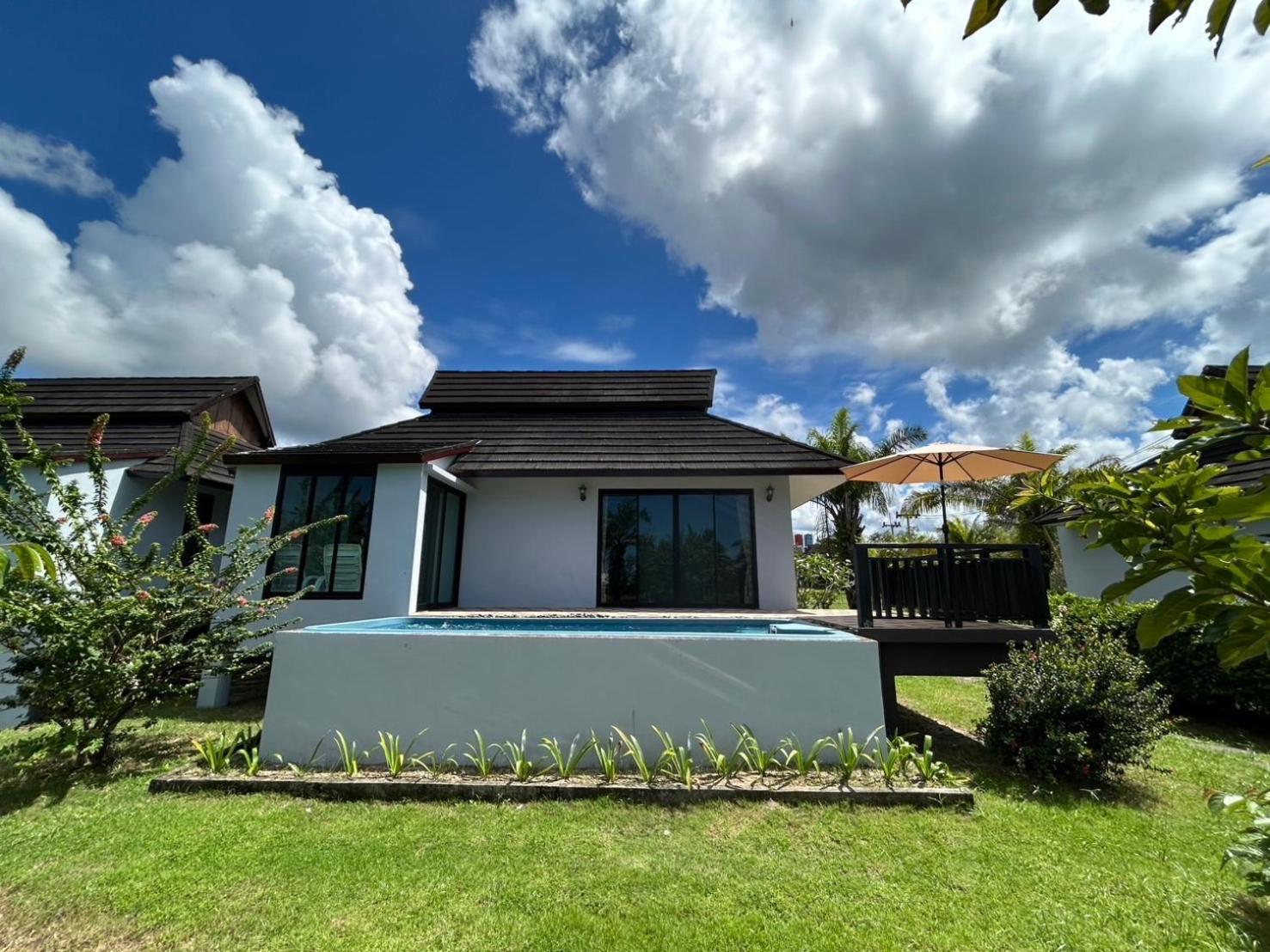 The Hip Resort @ Khao Lak Bang Sak Bagian luar foto