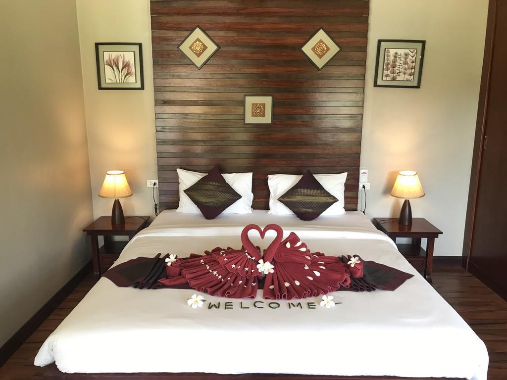 The Hip Resort @ Khao Lak Bang Sak Bagian luar foto