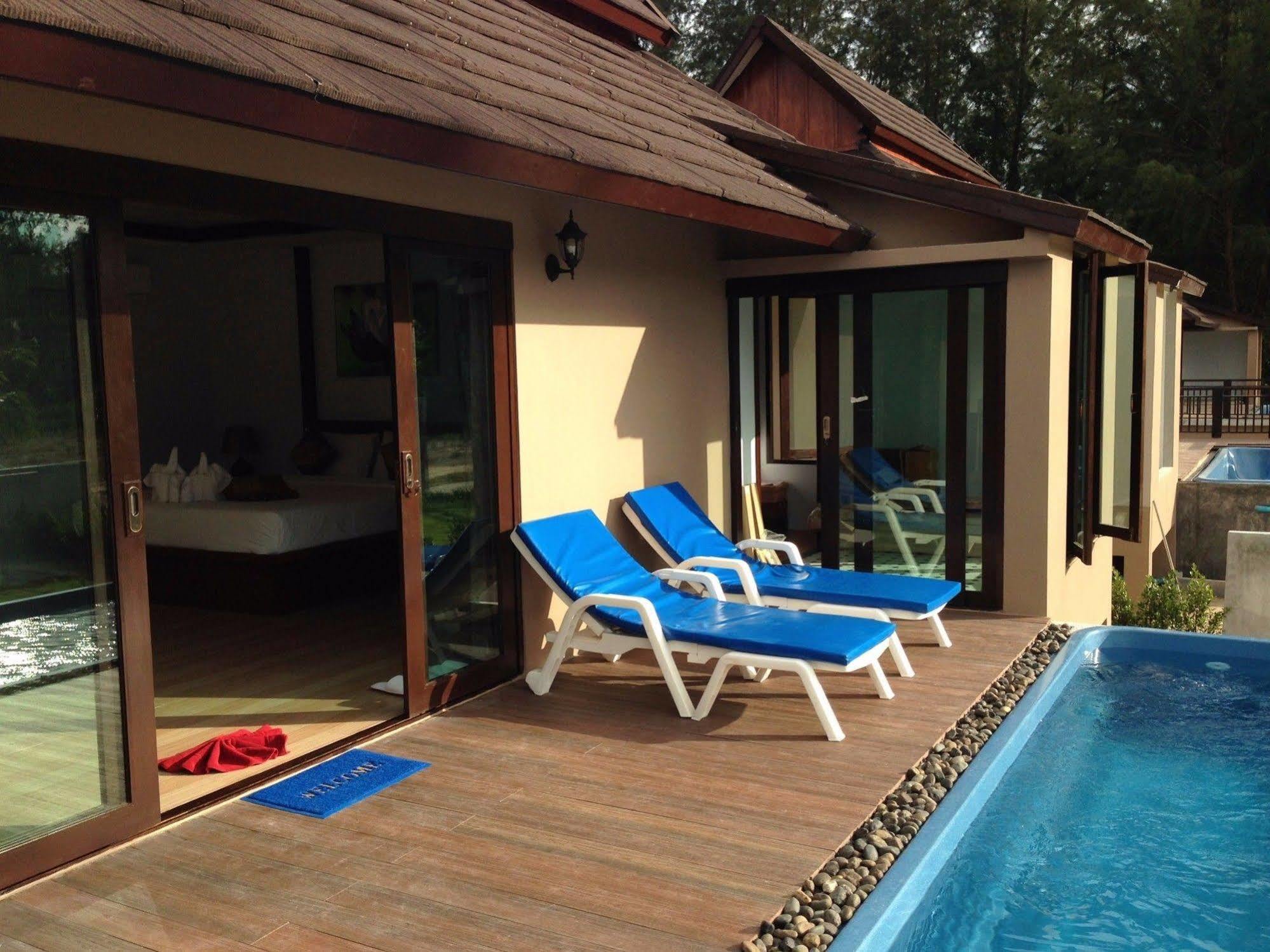 The Hip Resort @ Khao Lak Bang Sak Bagian luar foto