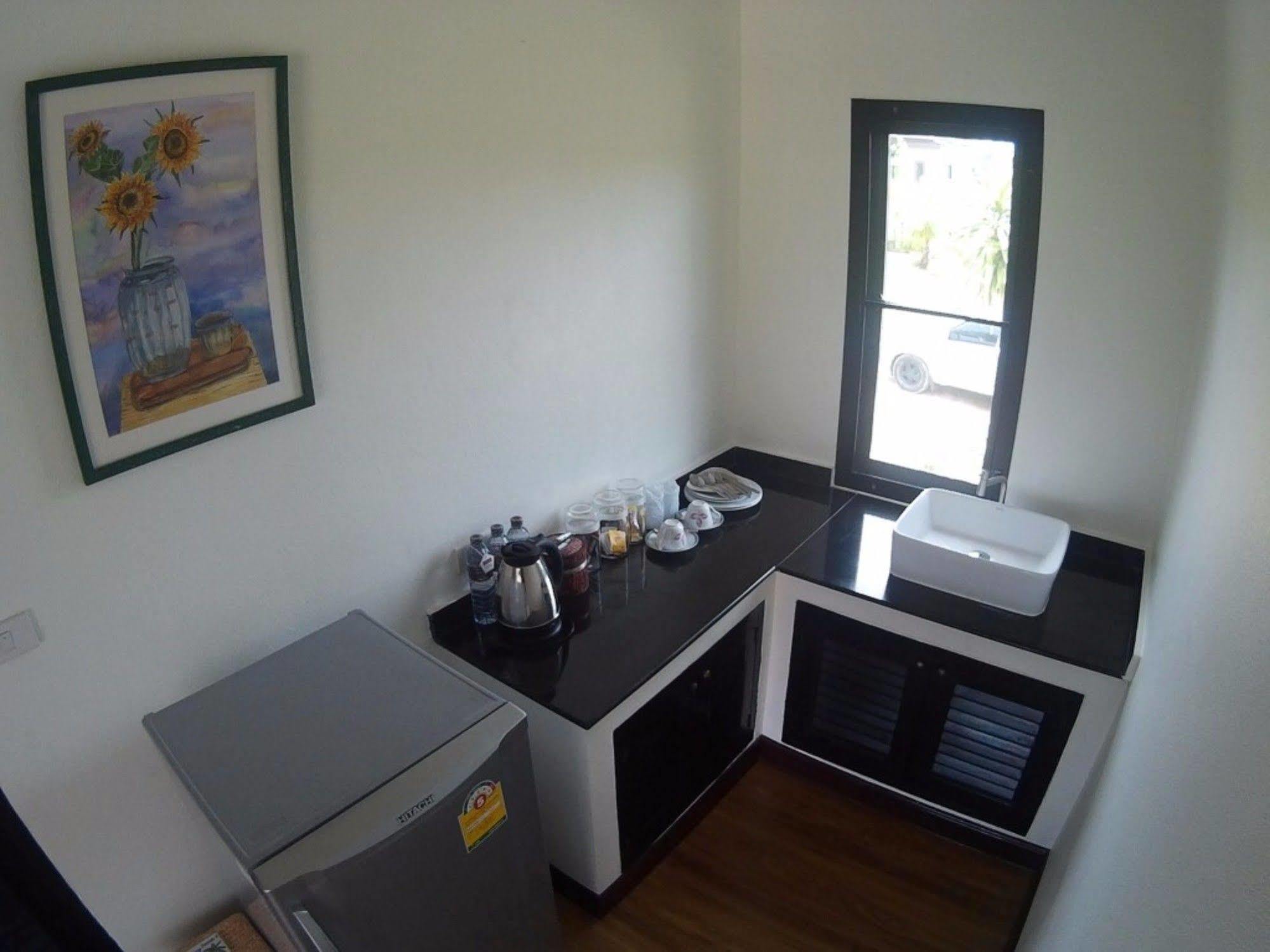 The Hip Resort @ Khao Lak Bang Sak Bagian luar foto