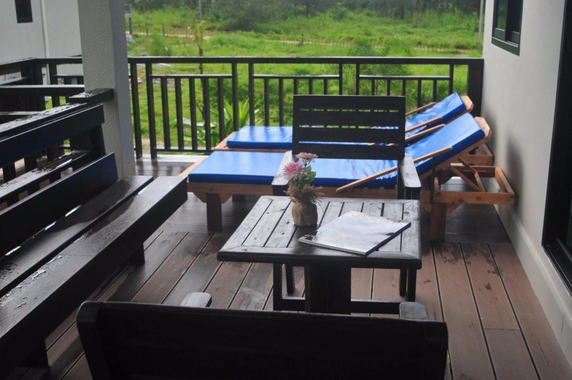 The Hip Resort @ Khao Lak Bang Sak Bagian luar foto