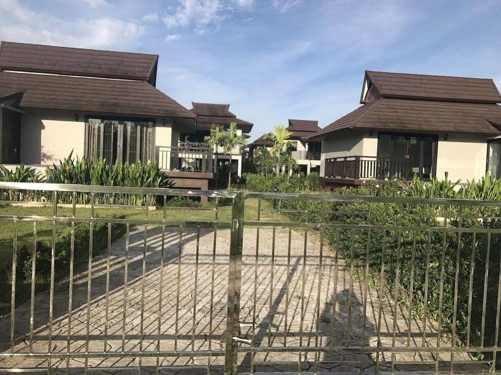 The Hip Resort @ Khao Lak Bang Sak Bagian luar foto