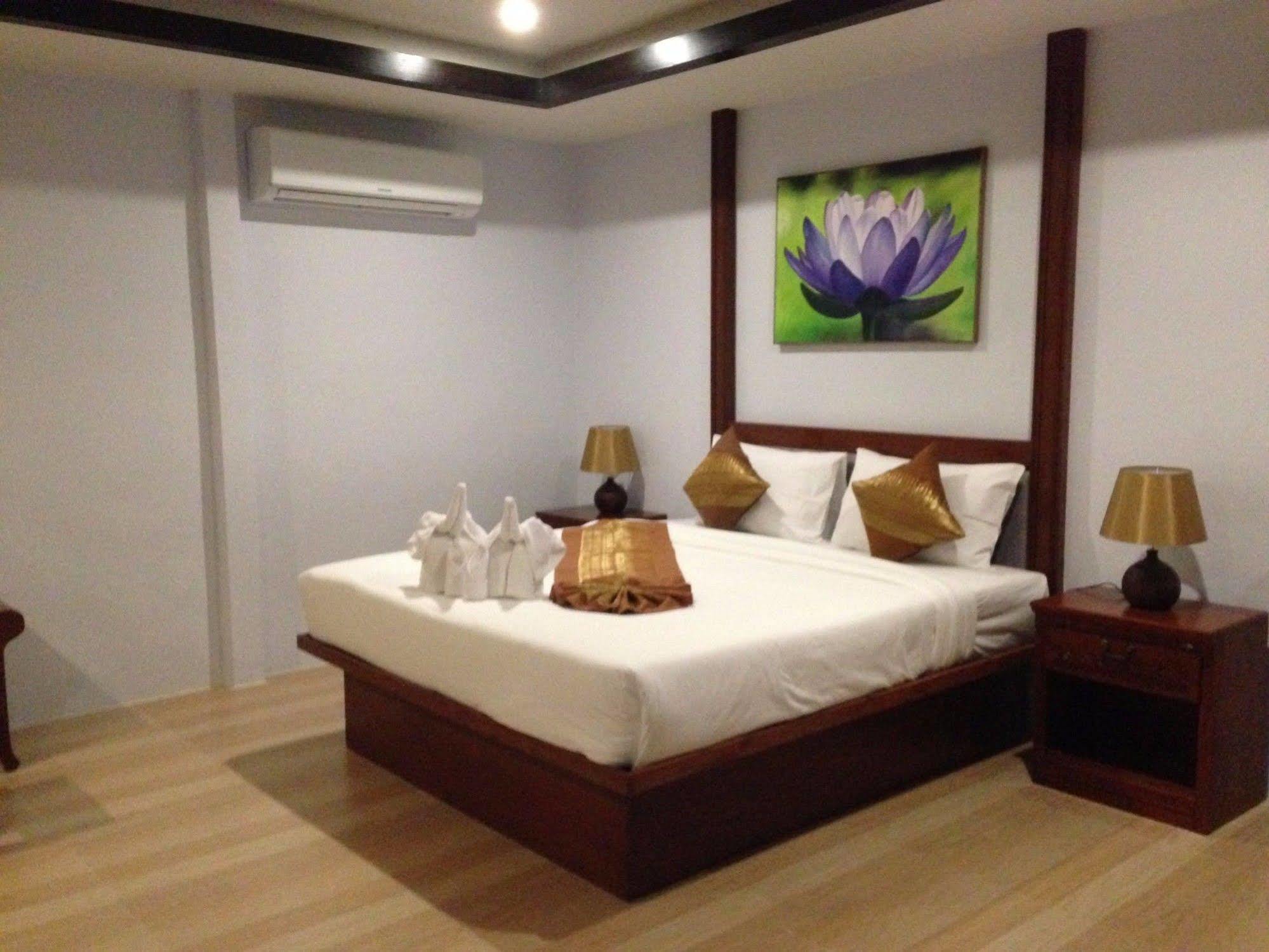 The Hip Resort @ Khao Lak Bang Sak Bagian luar foto