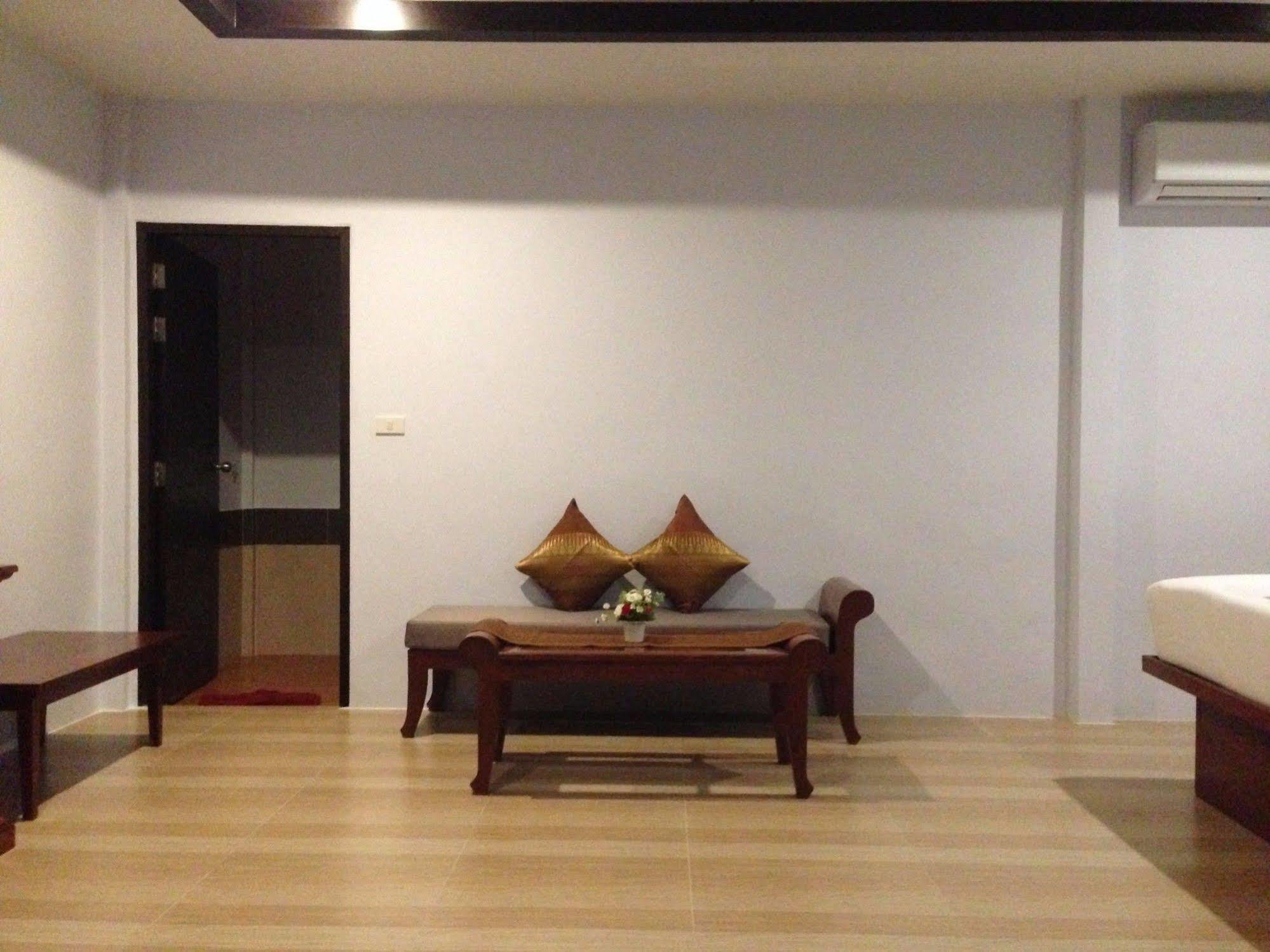 The Hip Resort @ Khao Lak Bang Sak Bagian luar foto