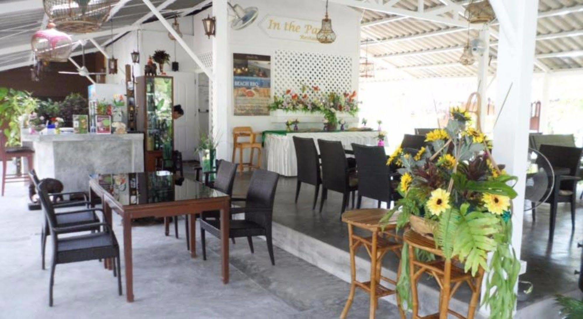 The Hip Resort @ Khao Lak Bang Sak Bagian luar foto